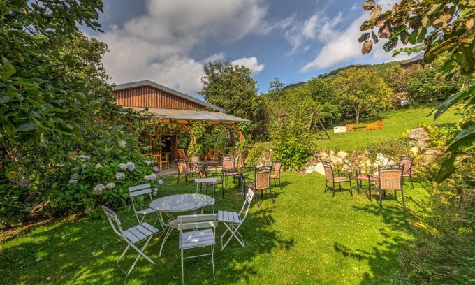 Veldenz House | Comfortable Pension Auf der Olk with Breakfast Included