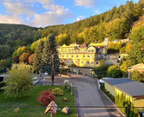Sitzendorf House | Pet-Friendly Pension Bergterrasse: Family Awaits You!