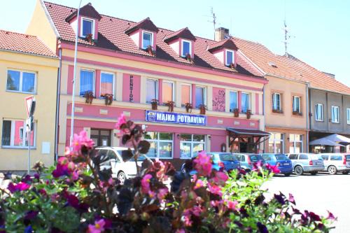 Bernartice House | Pet-Friendly Pension Bernartice with Breakfast & Dining