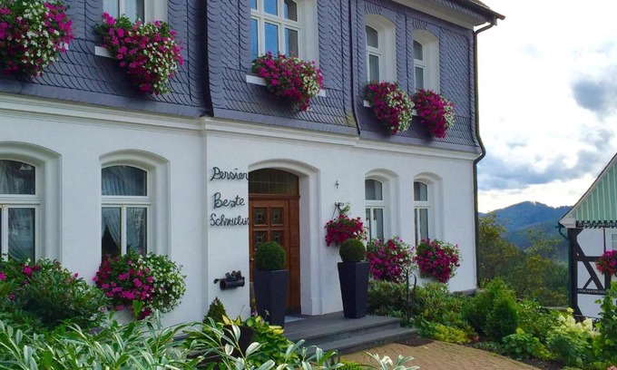 Nordenau House | Family-Friendly Retreat at Pension Beste-Schnurbus