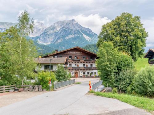 Scheffau am Wilden Kaiser House | Pet-Friendly Retreat at Pension Blaiken M - 4-Star Comfort