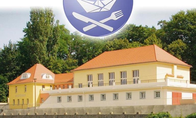 Weissenfels House | Cozy Pension Bootshaus: Pet-Friendly with Breakfast Included