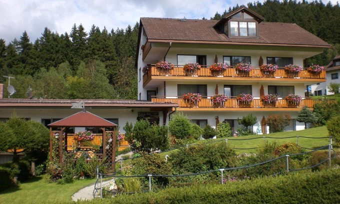 Warmensteinach House | Discover Pension Brix with Oceanfront Dining & Scenic Views