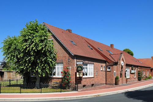 Werdum House | Top-Rated Pension Burggaststätte Heyken with Hot Tub & Breakfast