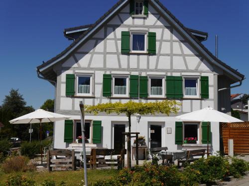 Neufrach House | Family-Friendly Retreat at Pension & Café Schlupfwinkel