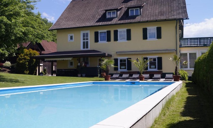 Klagenfurt-Wolfnitz Bed & Breakfast | Modern Pension DOBERNIG: Contactless Stay & Oceanfront Bliss
