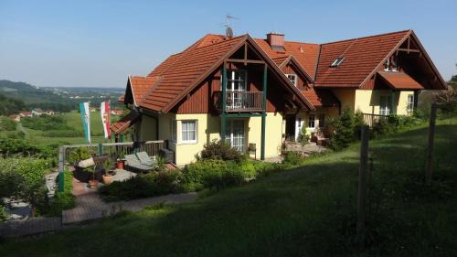 Bad Gleichenberg House | Inviting Pension Dreiländerblick: Family-Friendly Retreat