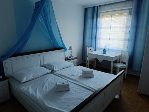 Bruck an der Leitha House | Pet-Friendly Pension Eder: A Family Retreat Awaits