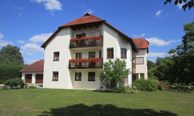 Neuhaus am Inn House | Budget-Friendly Pension Eva: Family-Friendly Retreat Awaits