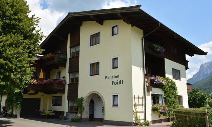 Waidring House | Pet-Friendly Retreat at Pension Foidl with Cozy Amenities