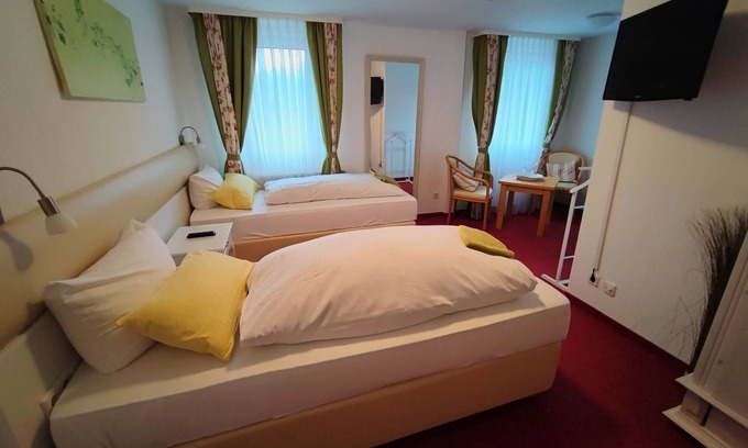 Hundsbach House | Cozy Pension Forelle: Double Room with Breakfast & Pet Friendly