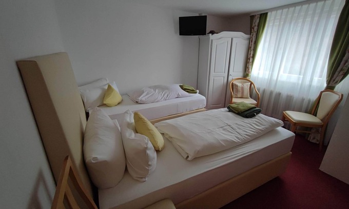 Hundsbach House | Comfortable Stay at Pension Forelle with Breakfast Included