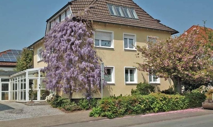 Warburg House | Cozy Pension Franzbäcker with Breakfast & Family Amenities