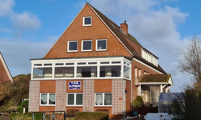 Baltrum Apartment | Discover Pension Gästehaus Elfriede: Oceanfront Family Retreat