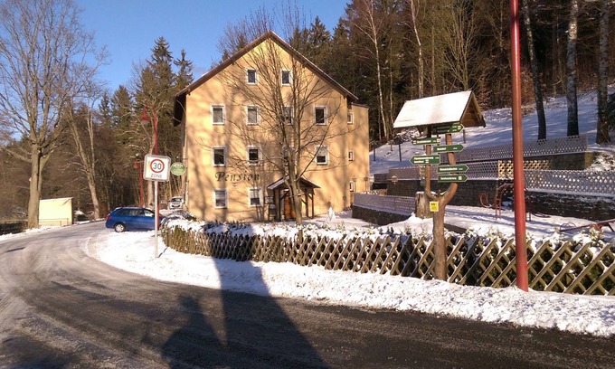 Ehrenfriedersdorf House | Guest Rated Pension & Gaststätte Sommerfrische with Restaurant
