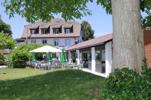 Kloten House | Pet-Friendly Pension Geerlisburg with Excellent Guest Ratings