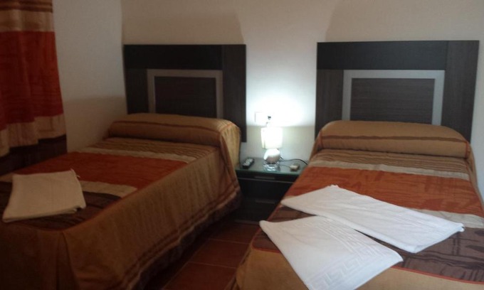Nervion House | Budget-Friendly Stay at Pension Gran Plaza - Family Approved