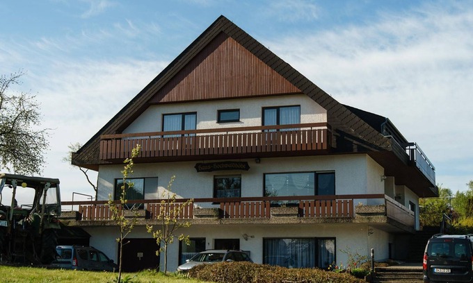 Hinzerath Cottage | Cozy Pension "Haus Hochwaldhöhe" with Breakfast Included