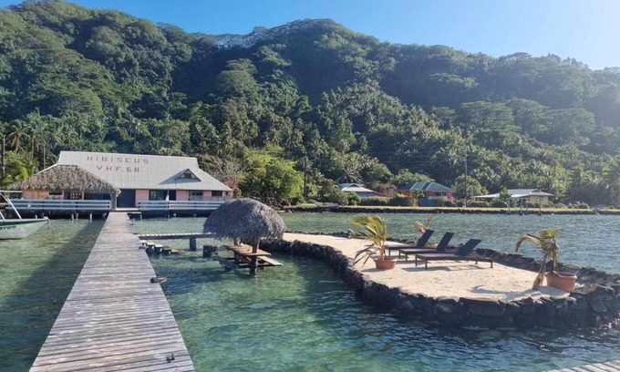 Haamene Hotel | Experience Relaxation at Pension Hibiscus Taha'a with Ocean Views