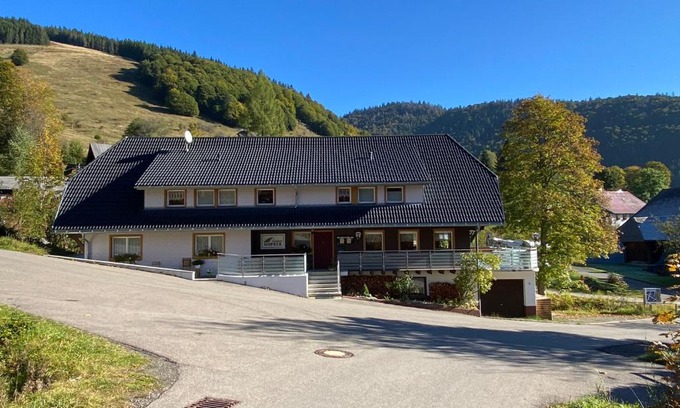 Bernau House | Pet-Friendly Pension Hofeck with Oceanfront Views