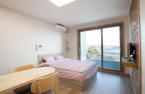 Namwon House | Pet Friendly Pension Jung Won with Breakfast & Kitchen Access