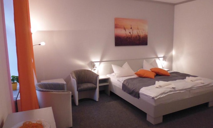Marianske Lazne House | Pet-Friendly Pension Kamenný Dvůr with Spa & Dining