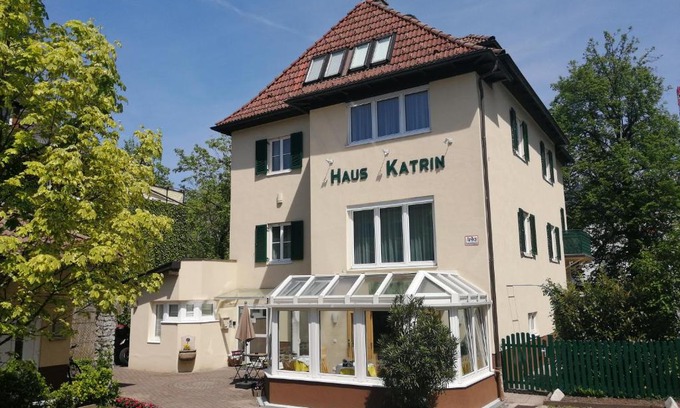 Nonntal House | Hotel Pension Katrin: Guest Rated 9.1 with Restaurant Access