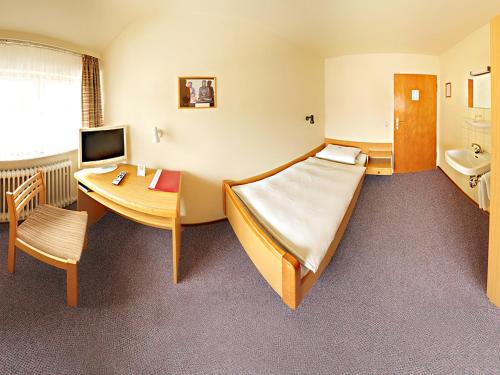 Stuttgart Hotel | Pet-Friendly Pension Keinath with Breakfast & Dining Options