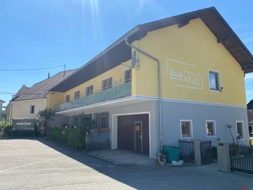 Offenhausen House | Discover Pension Kinzl: Family-Friendly with Breakfast Offer