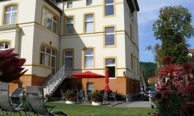 Bad Koesen House | Cozy Pension Kreisel: Family-Friendly Stay with Breakfast