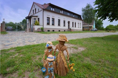 Klietz House | Pension Kuhn: Top-Rated Family-Friendly Stay with Breakfast