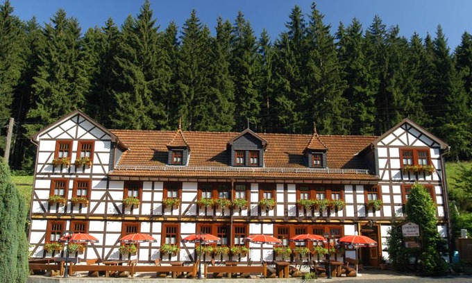 Friedrichroda House | Cozy Pension Landhaus Machold - Family-Friendly Retreat