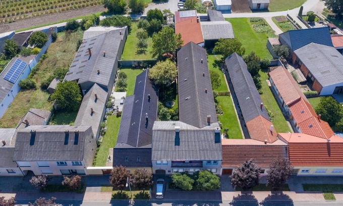 Sankt Andra am Zicksee House | Guest Rated: Pension Lang with Pool & Pet-Friendly Options