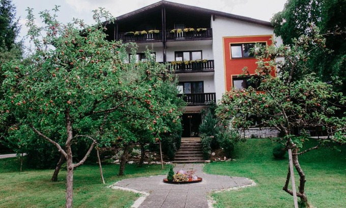 Bad Goisern House | Pet-Friendly Pension Leprich with Breakfast & High Ratings