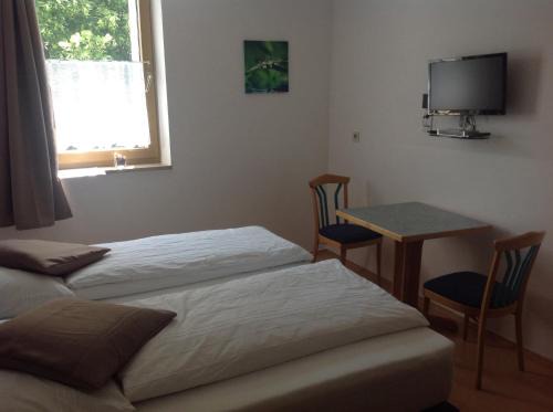 Grossgruendlach House | Accessible Comfort at Pension Lindengarten with Kitchenette