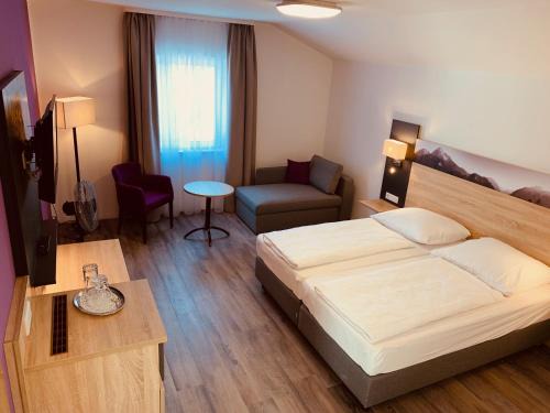 Munchen District House | Discover Pension Lindenhof: Family-Friendly with Great Amenities