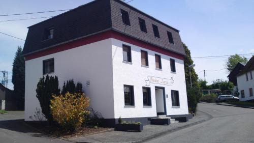 Niederraden House | Cozy Pension Lume: Family-Friendly with Breakfast Included