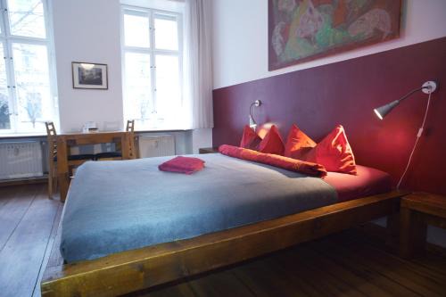 Prenzlauer Berg House | Cozy Pension Mädchenkammer: Child-Friendly Retreat Awaits