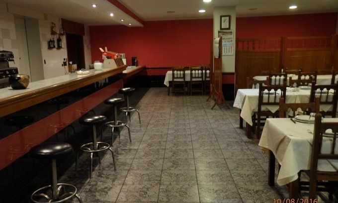 Pontedeume House | Pet-Friendly Stay at Pension Meson Paz with Breakfast Included