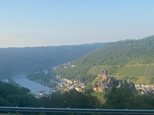Klotten Apartment | Scenic Pension mit Moselblick - Guest Rated 9.5/10