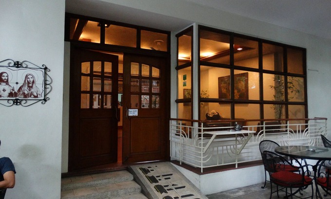 Ermita Night District House | Budget-Friendly Pension Natividad with Family Amenities