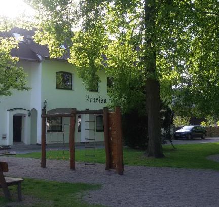 Svijansky Ujezd House | Pension.NO30: Family-Friendly Stay with Hot Tub & Dining