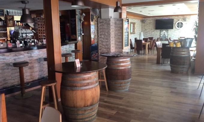 Schiefling am See House | Cozy Pension Pukel: Pet-Friendly Stay with Breakfast