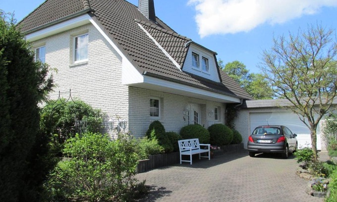 Wolfshagen House | Pet-Friendly Escape: Pension Roseneck with Breakfast & Kids’ Fun