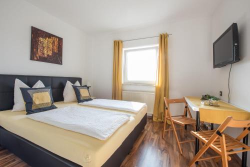 Bergern House | Cozy Pension Rosenhof: Family-Friendly Stay with Dining