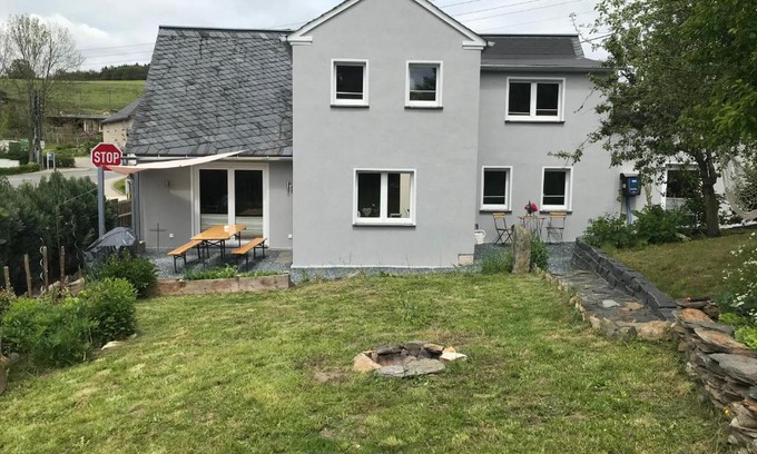 Reichenbach im Vogtland House | Pet-Friendly Pension Schneidenbach with Oceanfront Views