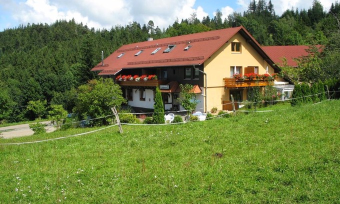 Neusatz House | Pet-Friendly Pension Schönbrunn: Guest Rated 9/10