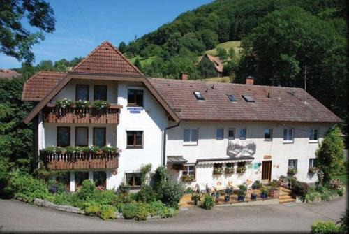 Freiamt House | Pet-Friendly Pension Schneider: Guest Rated 9/10