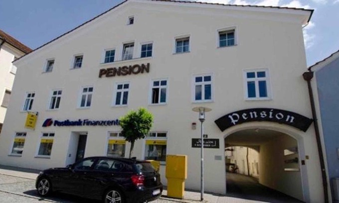Bogen House | Pet-Friendly Pension Schreiber: Family-Friendly Retreat