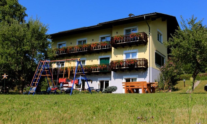 Reifnitz House | Pension Sonnengrund: Family-Friendly Stay with Breakfast Included
